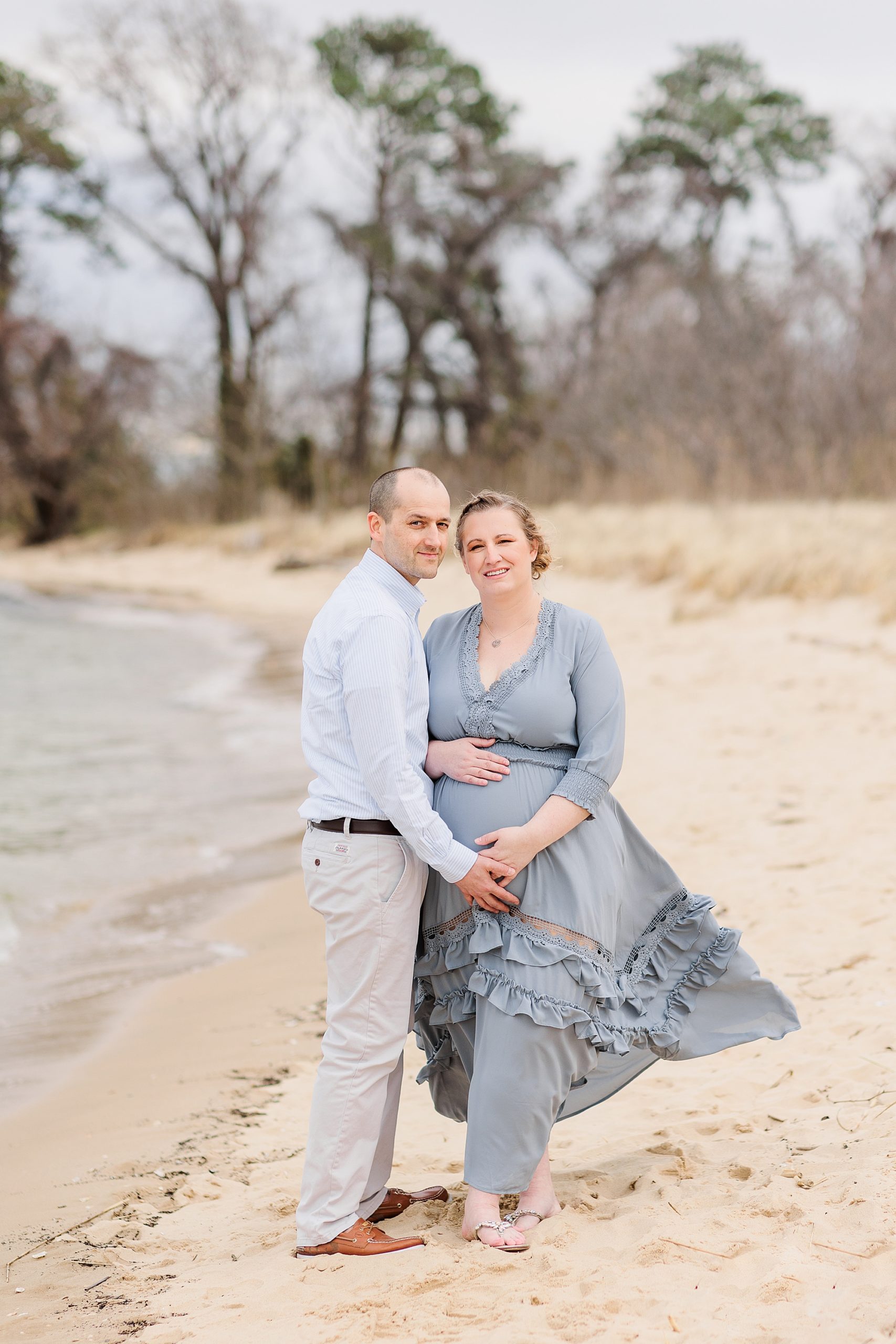 mom holds baby bump during MD maternity photos