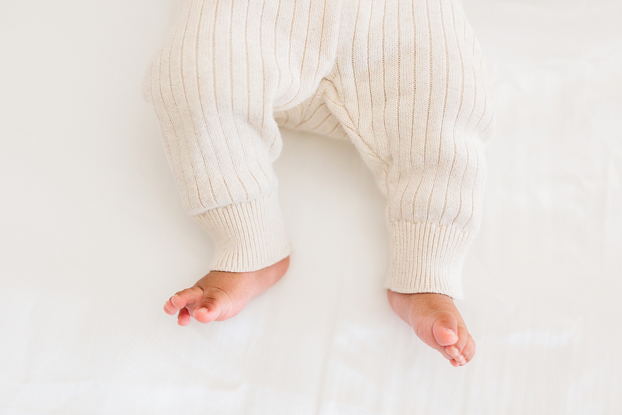 baby's toes in white knit outfit